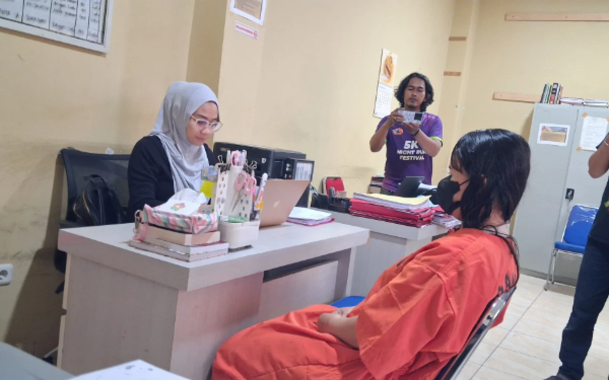 Thumbnail Berita - Terekam Aniaya Anak Asuh hingga Menangis, Pengasuh Ditangkap Polda Sumsel