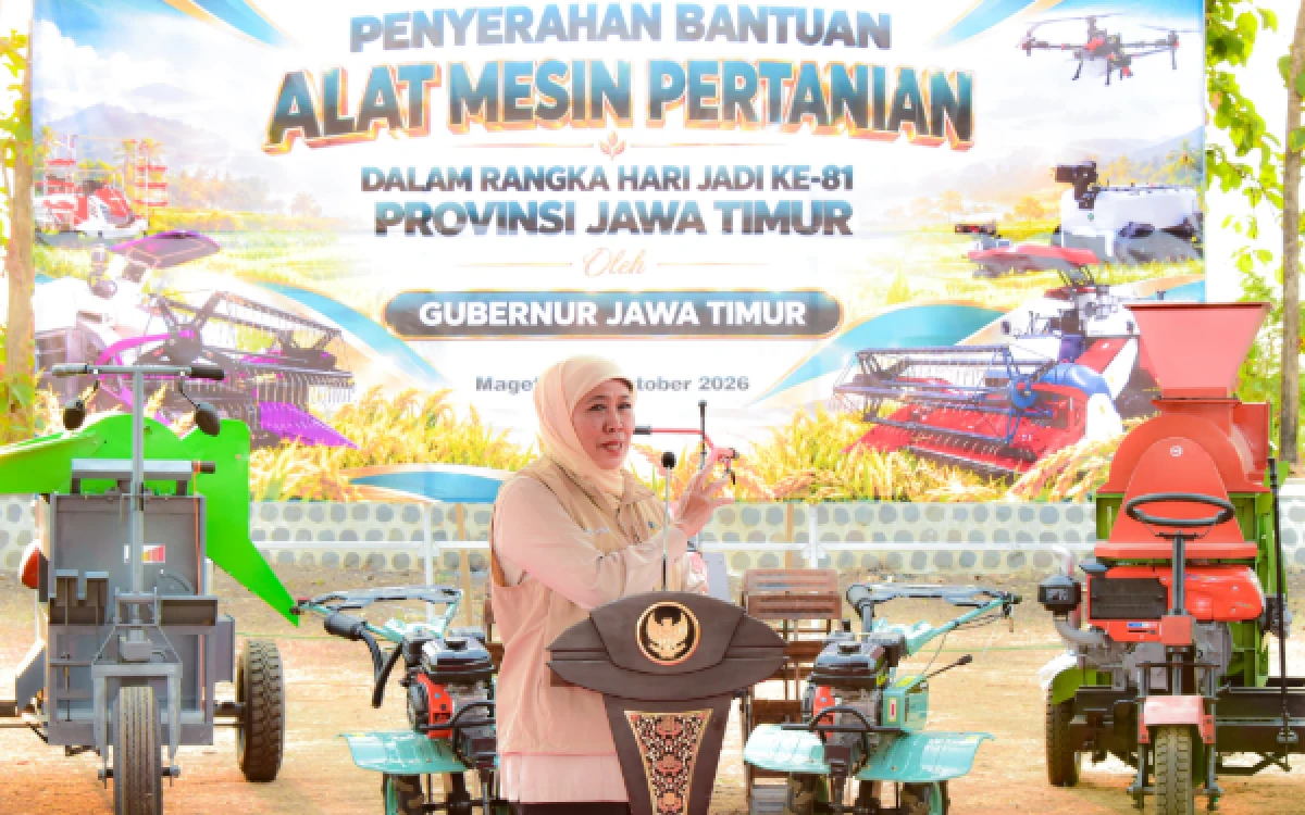 Thumbnail Berita - Semarak Hari Jadi Ke-81 Jatim, Gubernur Khofifah Serahkan Alsintan untuk Petani Magetan