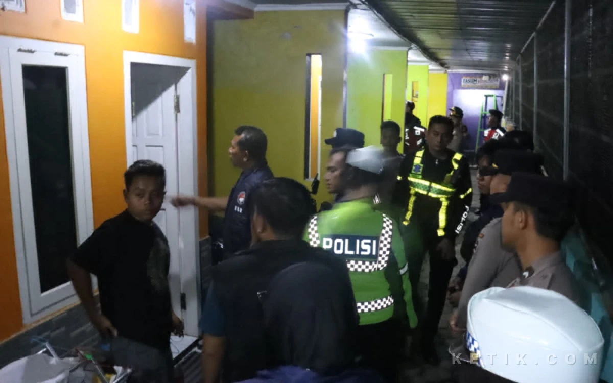 Thumbnail Berita - Usai Razia di Pacitan, Polisi Tangkap 4 Tersangka, Sita 81 Butir Pil Sapi