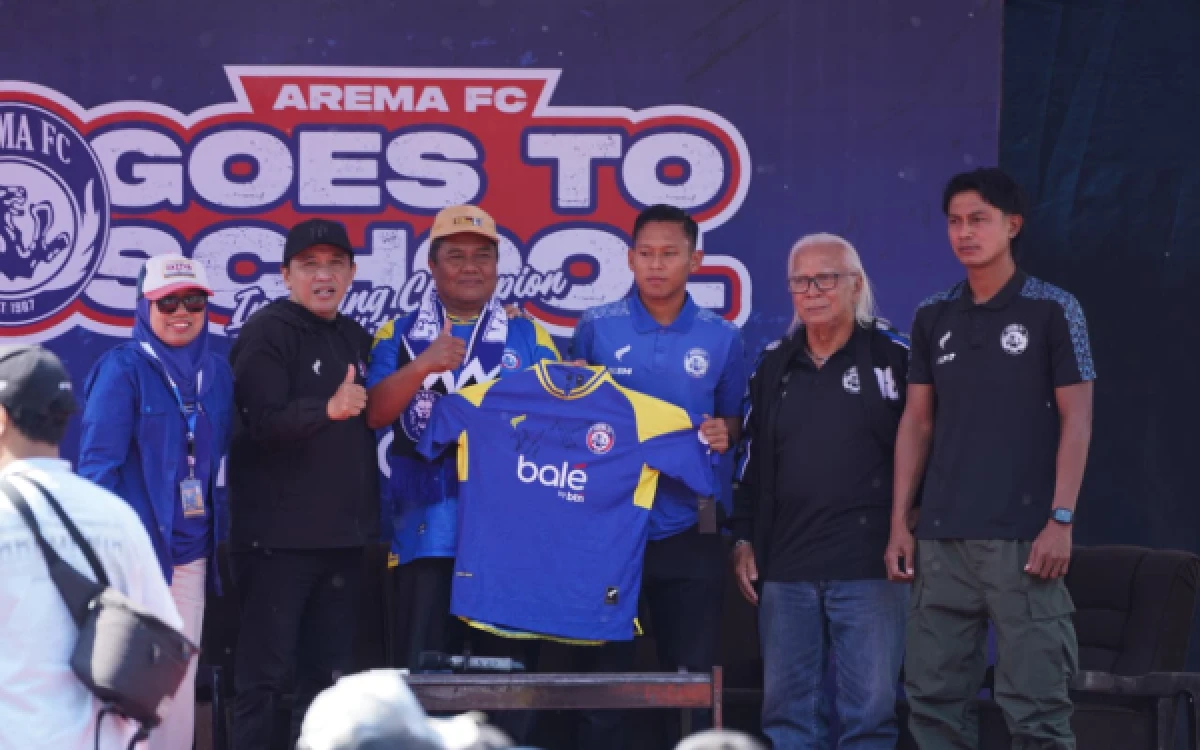 Thumbnail Berita - Arema FC Goes to School Kembali Digelar, 1500 Siswa SMK Turen Antusiasme Sambut Para Pemain