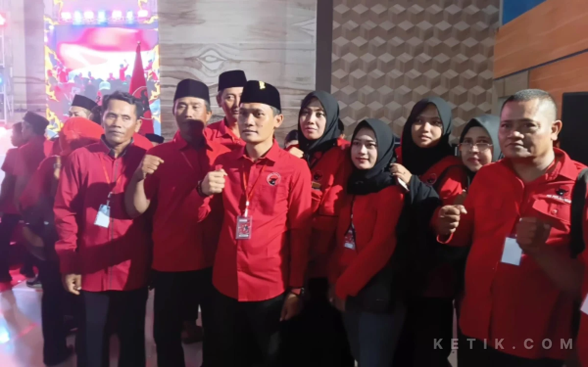 Thumbnail Berita - Ahmad Khumaedi, Tokoh Gen Z Brebes Pimpin PAC PDI Perjuangan Wanasari Siap Performa Maksimal