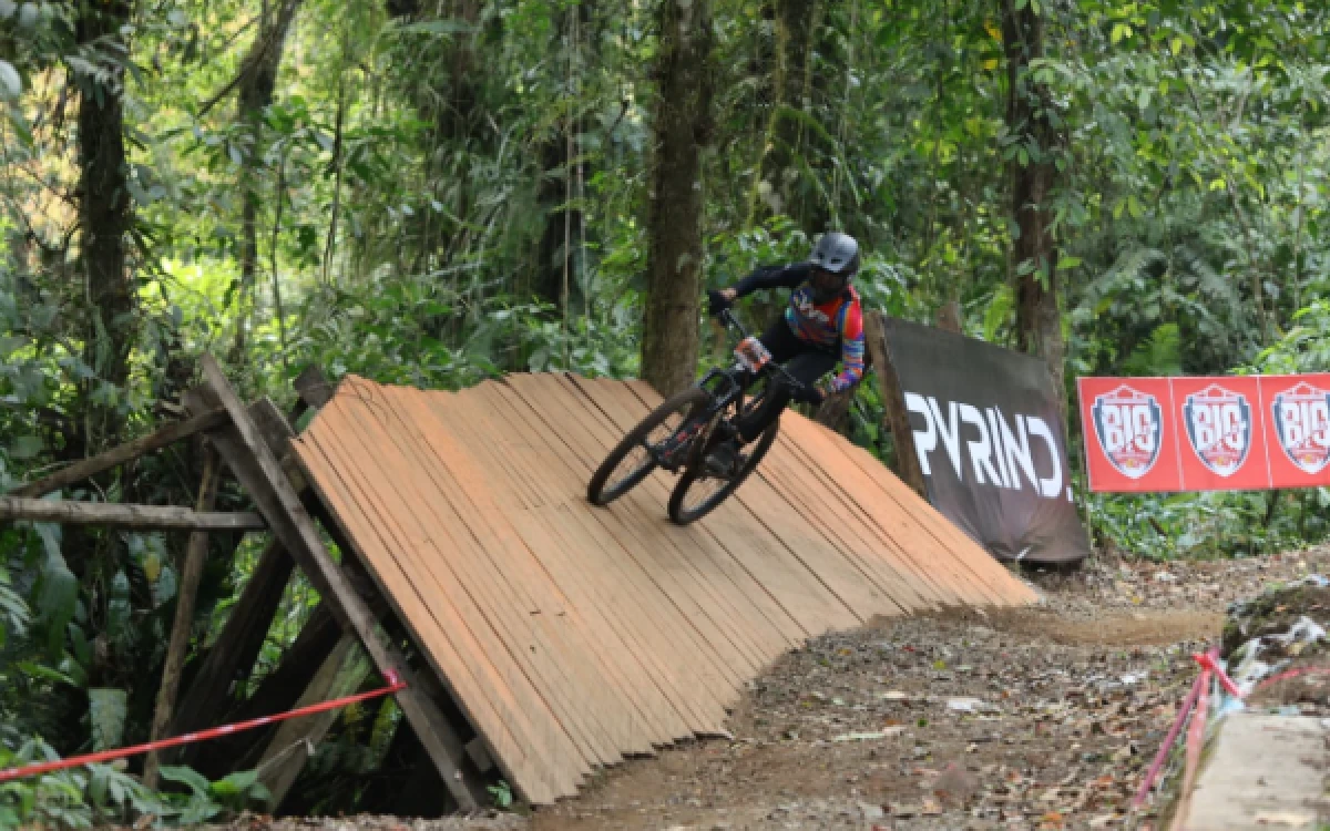 Thumbnail Berita - BIG Downhill 2026 Sukses Hadirkan Aksi Ekstrem dan Kecepatan Tinggi di Lereng Ijen, Daftar 5 Rider Tercepat