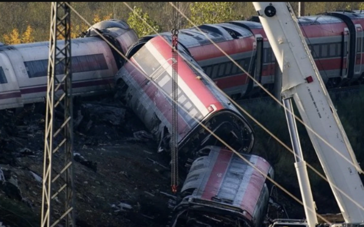 Thumbnail Berita - Tabrakan Kereta Renggut 68 Nyawa, Spanyol Umumkan Tiga Hari Berkabung