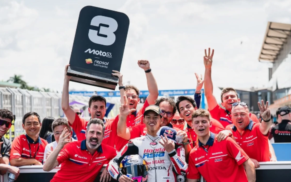 Thumbnail Berita - Veda Ega Diuntungkan Sanksi Rival, Melesat ke Tiga Besar Klasemen Moto3 2026