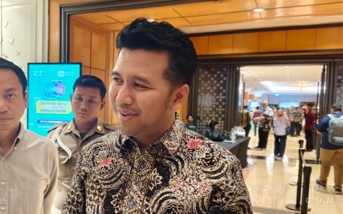 Thumbnail Berita - Emil Dardak Perintahkan Dinkes  Jatim Beri Pelayanan Terbaik Siswa Terdampak Keracunan MBG di Surabaya