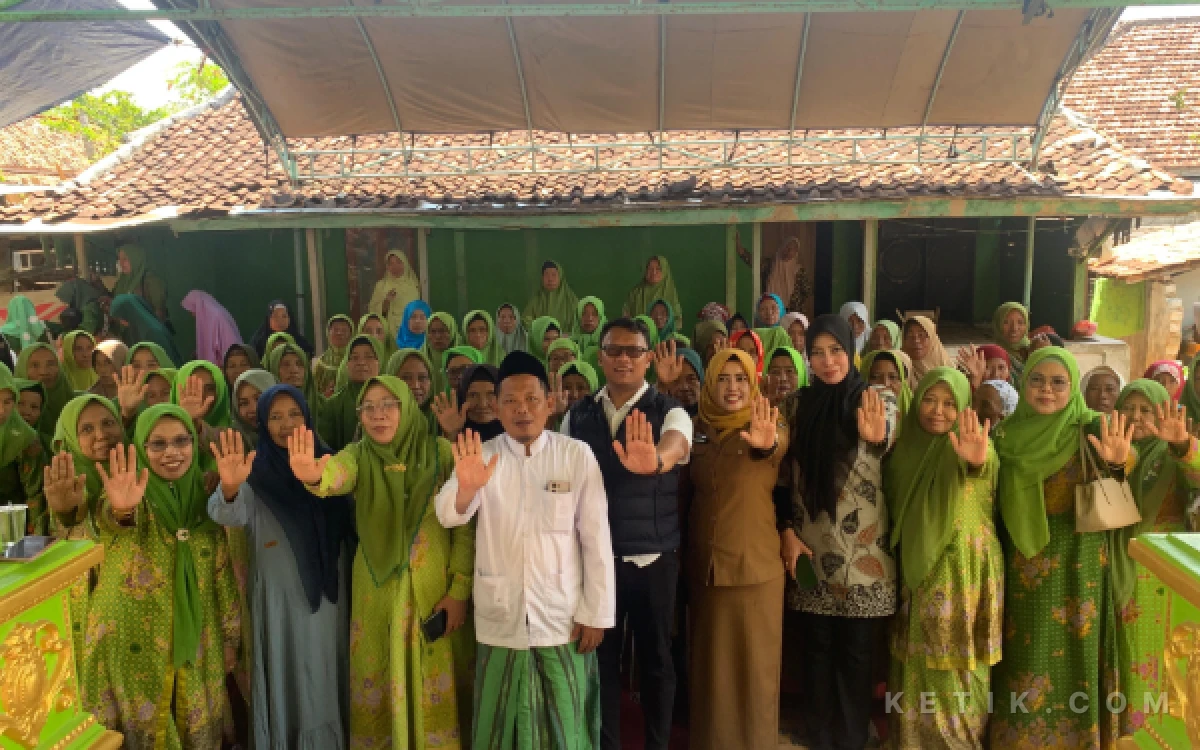 Thumbnail Berita - Wujudkan Sampang Bebas Narkoba, Satresnarkoba dan Muslimat NU Omben Gelar Sosialisasi P4GN