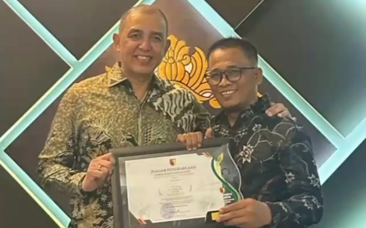 Thumbnail Berita - Miftahul Oemar Jurnalis Asal Sumenep Raih Penghargaan Bakti TNI AD untuk Rakyat