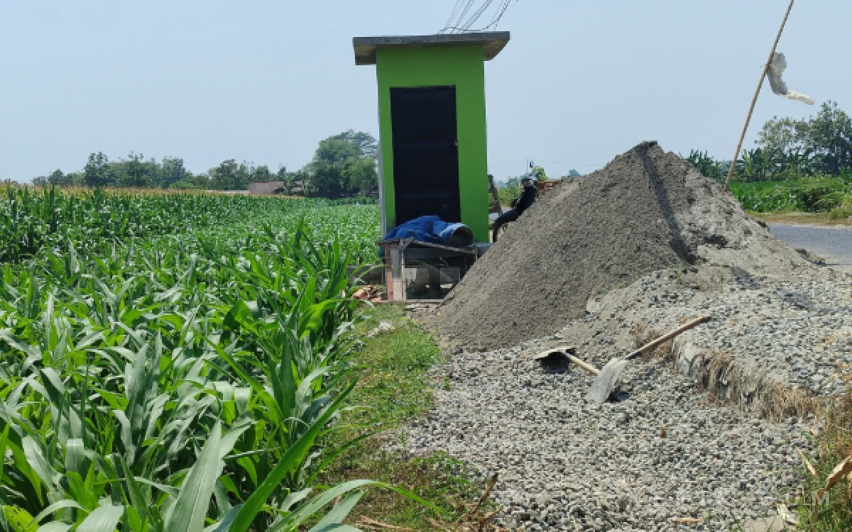 Thumbnail Berita - Ketua Poktan Jombang Klaim Pembangunan Irpom Sesuai RAB, Ini Alasan Sumur Bor di Tengah Irigasi
