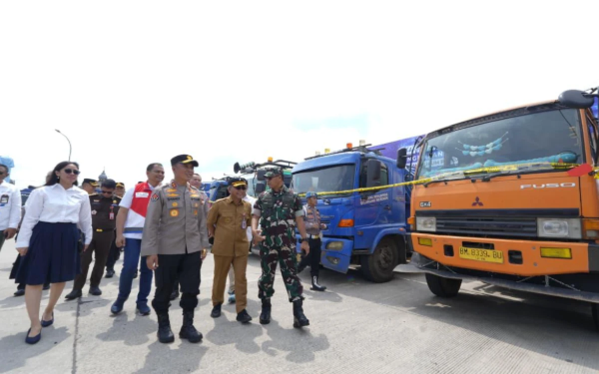 Thumbnail Berita - Polda Sumsel Sikat Praktik BBM Ilegal, 98 Kendaraan dan 1,28 Juta Liter BBM Diamankan