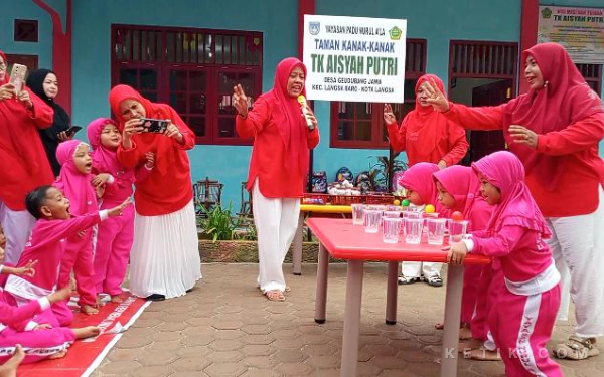 Thumbnail Berita - Tanamkan Cinta Tanah Air Sejak Dini, TK Aisyah Putri Langsa Gelar Lomba Unik HUT ke-81 RI
