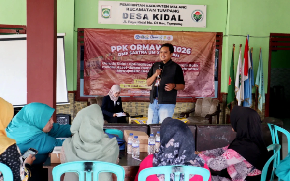 Thumbnail Berita - Mahasiswa Universitas Negeri Malang dan Warga Desa Kidal Kembangkan Motif Batik Beridentitas Budaya Lokal
