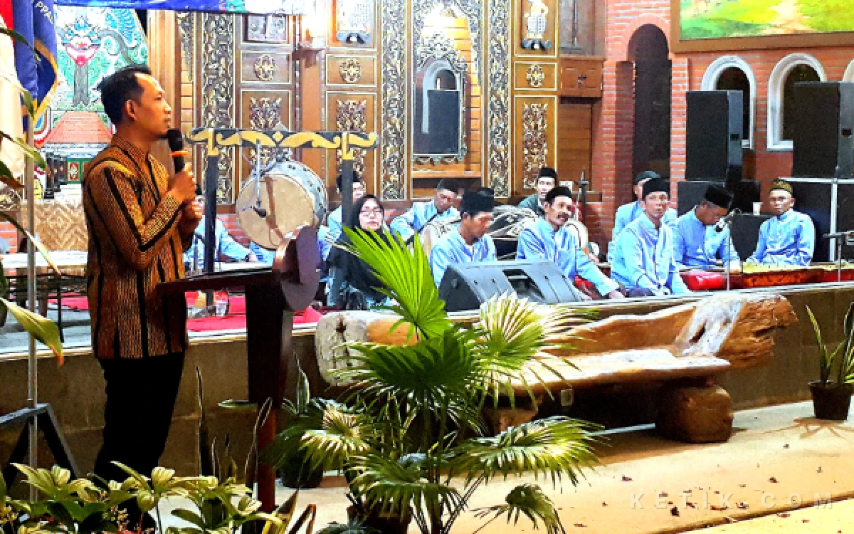 Thumbnail Berita - Memperkuat Karakter Bangsa Lewat Edukasi Budaya: Sarasehan dan Pagelaran Seni Jemblung Tulungagung