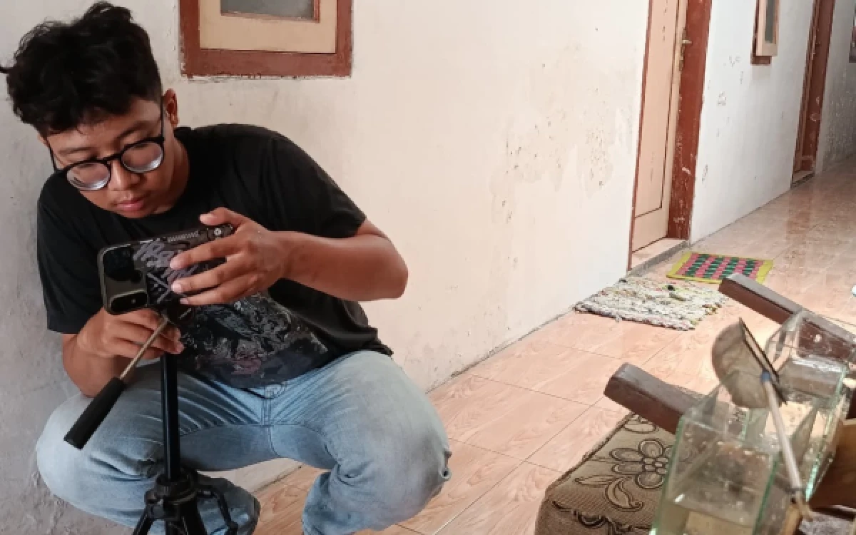 Thumbnail Berita - Dongkrak Pamor Ikan Hias, Mahasiswa MBKM UB Kediri Gagas Konten Komedi di TikTok