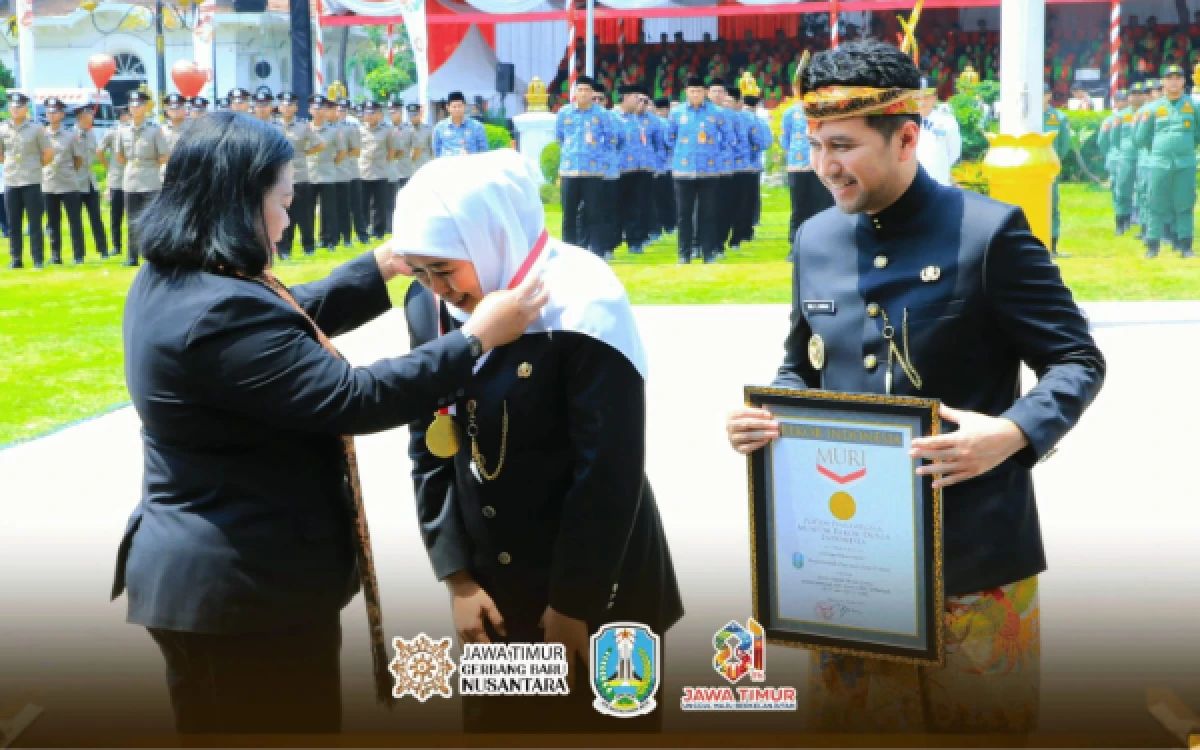 Thumbnail Berita - Pecahkan Rekor MURI di Hari Jadi ke-81 Jawa Timur, Servis Motor Gratis SMK Se-Jatim Lampaui Target Hingga 9.175 Unit di 354 Titik