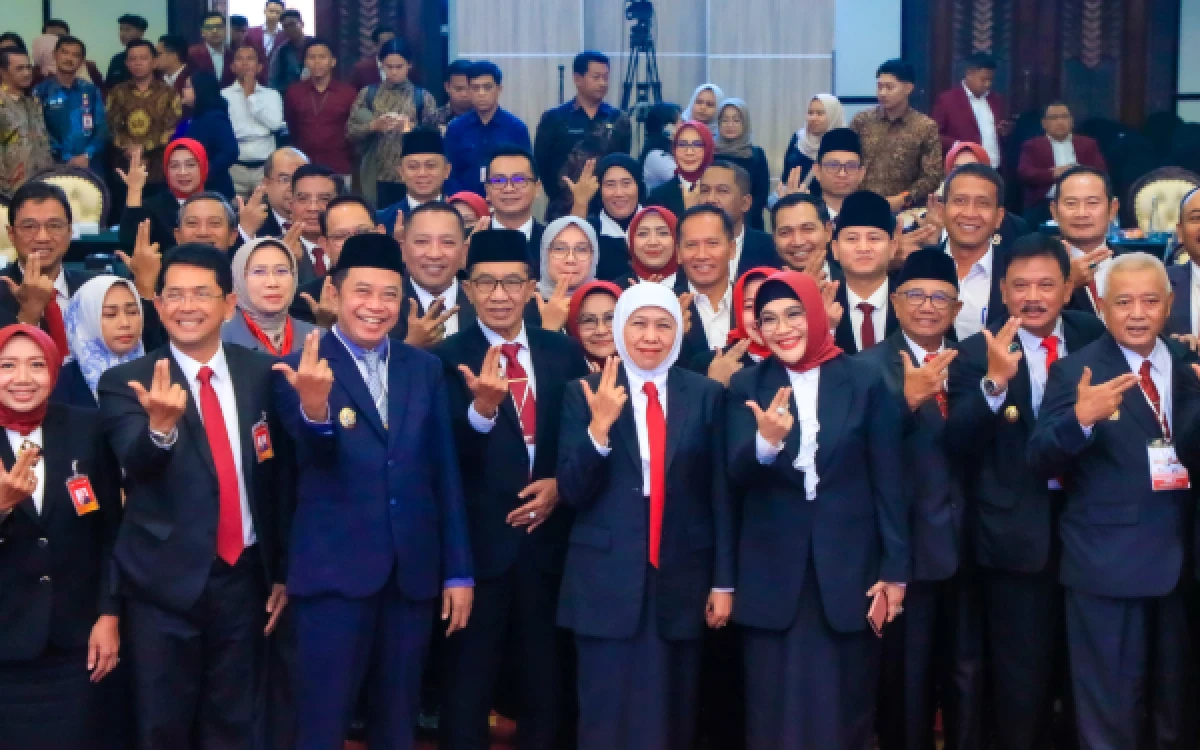 Thumbnail Berita - Kinerja Moncer 2025, Gubernur Khofifah Sebut Bank Jatim Catat Laba Tertinggi BPD Nasional