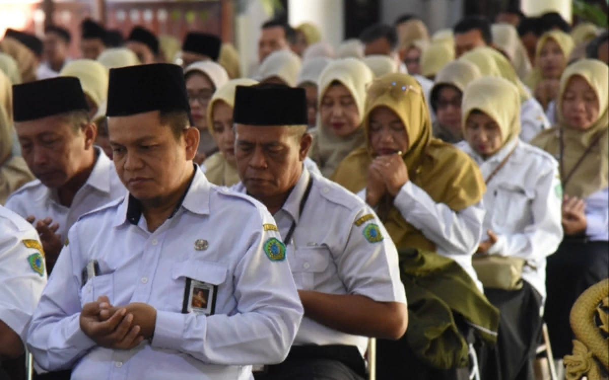 Thumbnail Berita - Kukuhkan 254 Kepala SD dan SMP Negeri, Bupati Subandi: Jangan Ada Anak Putus Sekolah