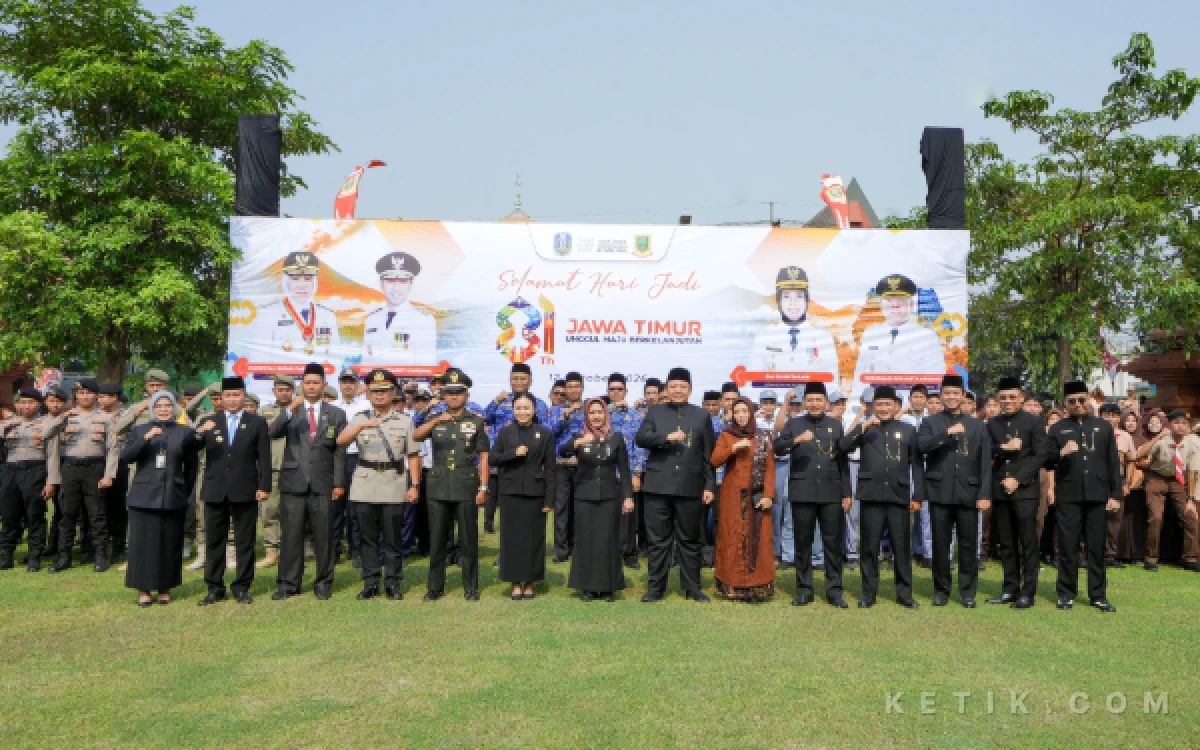 Foto upacara peringatan Hari Jadi ke-81 Provinsi Jawa Timur di Lapangan Sasana Praja Abhipraya Balai Kota Mojokerto (humas pemkot Mojokerto/ ketik.com)