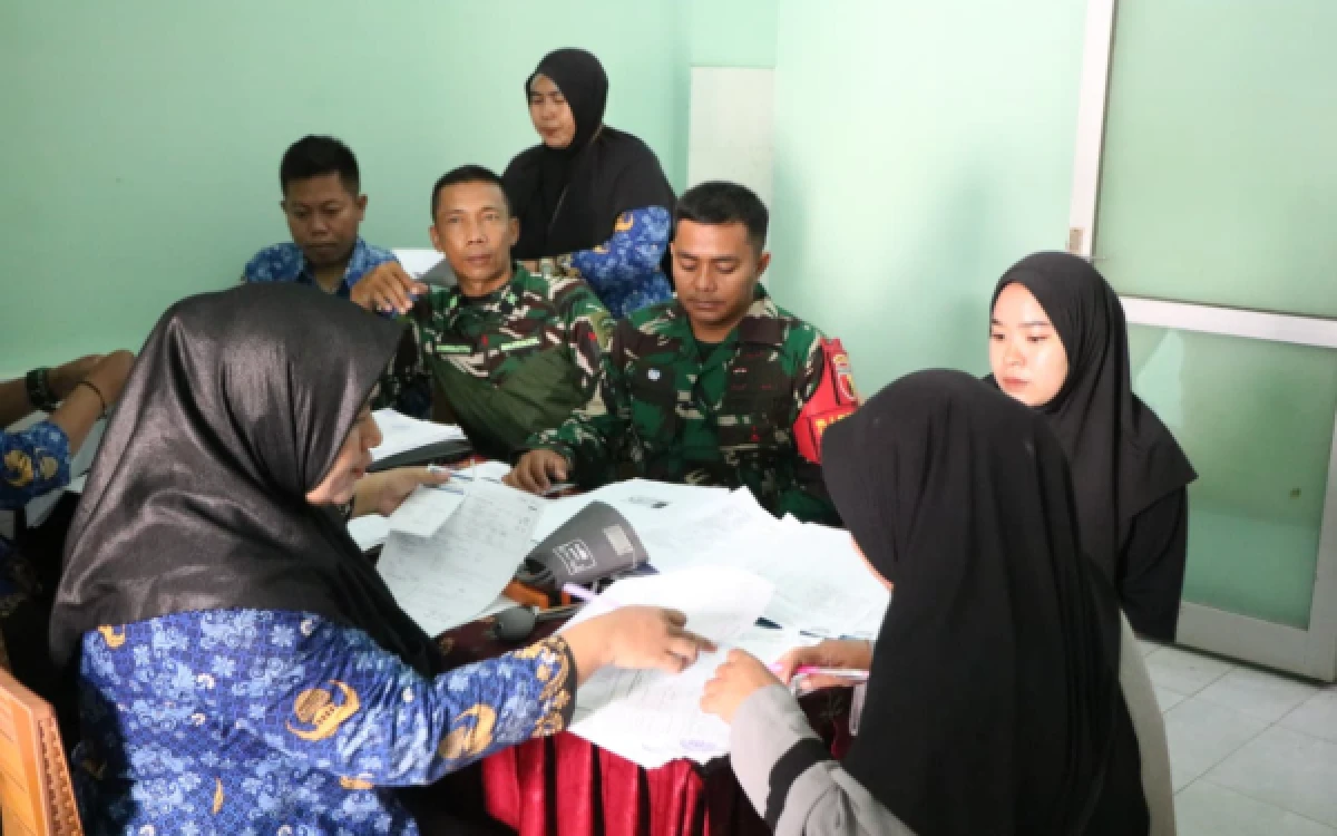 Thumbnail Berita - TMMD Ke-128 Kodim 0820 Probolinggo, Dinas P3AP2KB Gelar Pelayanan KB Gratis di Puskesmas Maron