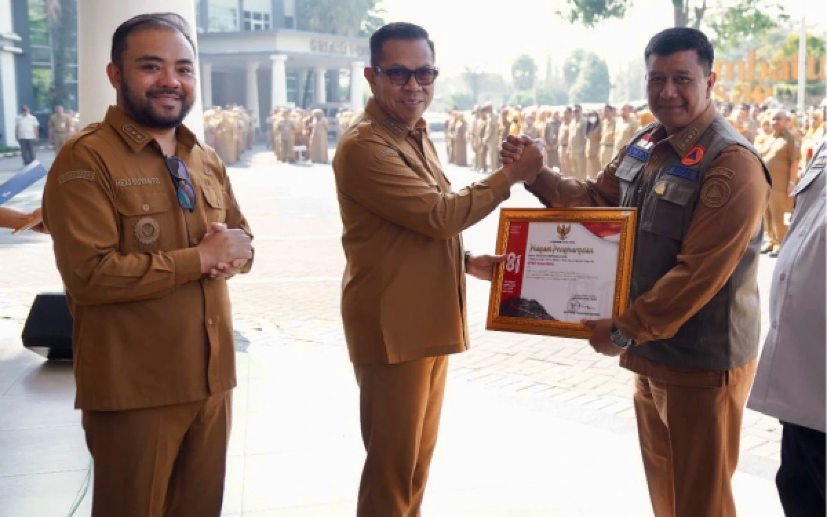 Thumbnail Berita - Sukseskan Ekspedisi Arjuno, Kalaksa BPBD Kota Batu Raih Penghargaan Gubernur Jatim
