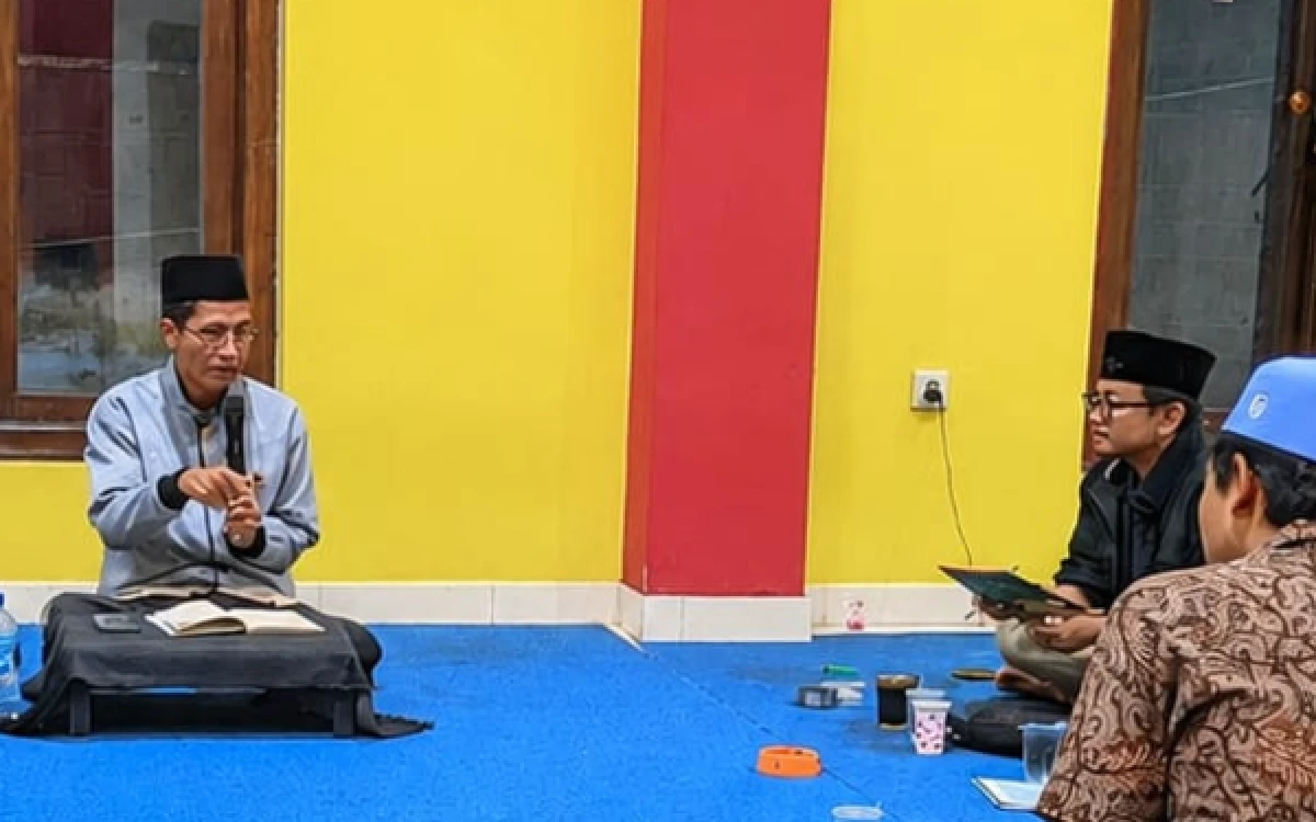 Thumbnail Kiai Faisol Fatawi Tekankan Adab dan Ilmu ala Imam Al-Ghazali Kepada Kader PMII