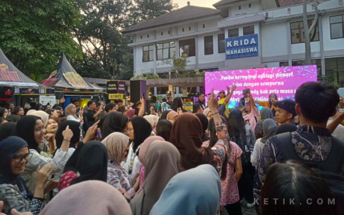Foto Kemeriahan Campus Extrajoss Ultimate Takeover yang digelar di Fakultas Ilmu Administrasi (FIA) UB. (Foto: Aliyah/Ketik.com)
