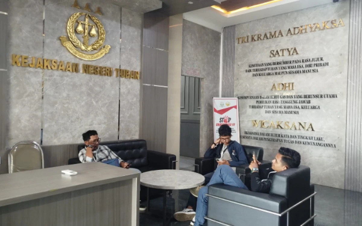Thumbnail Berita - Dugaan Suap Tambang Ilegal Tuban Seret Nama ASN Perempuan, Asal Usul Uang Rp 600 Juta Masih Ditelusuri