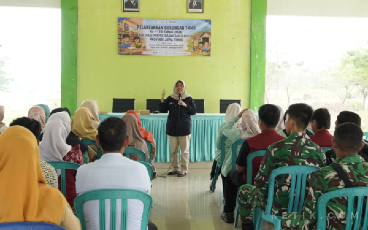 Thumbnail Berita - Semangat Bangun Fisik dan Jiwa: TMMD 129 Bojonegoro ‘Nyalakan’ Jendela Dunia Lewat Literasi