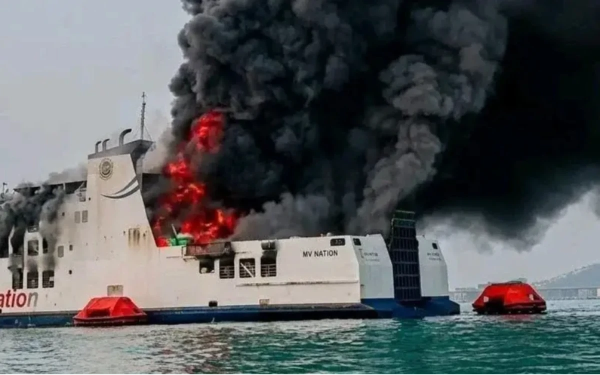 Thumbnail Berita - Kronologi KMP Batumandi Terbakar di Merak, Api Muncul dari Bagian Buritan Kapal