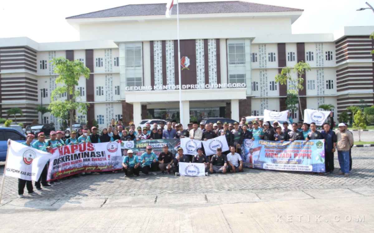 Thumbnail Berita - Ketua DPRD Bojonegoro Lepas 50 Guru FGSNI ke Jakarta Perjuangkan Kesejahteraan Guru Madrasah