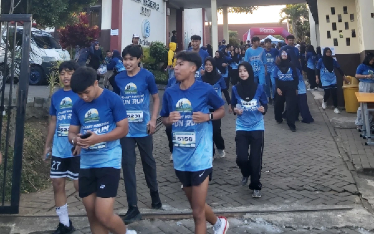 Thumbnail Berita - Ratusan Peserta Ikuti Fun Run Peringati Dies Natalis ke-10 SMAN 3 Batu