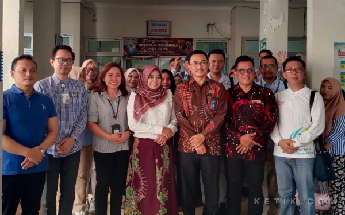 Thumbnail Berita - Dukung Program KB, Wakil Bupati Situbondo Tinjau Pelayanan MOW di RSAR