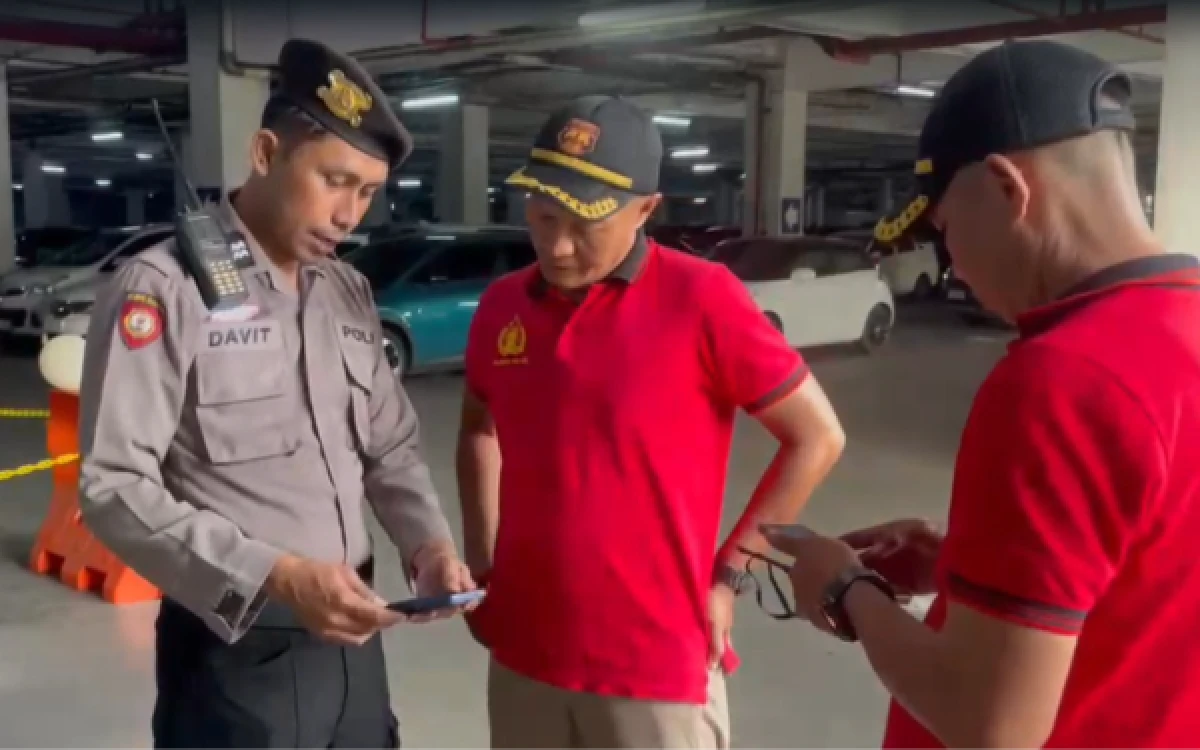 Thumbnail Berita - Viral Pria Cek Kolong Mobil di Parkiran Mal Kota Malang, Polisi Lakukan Penyelidikan