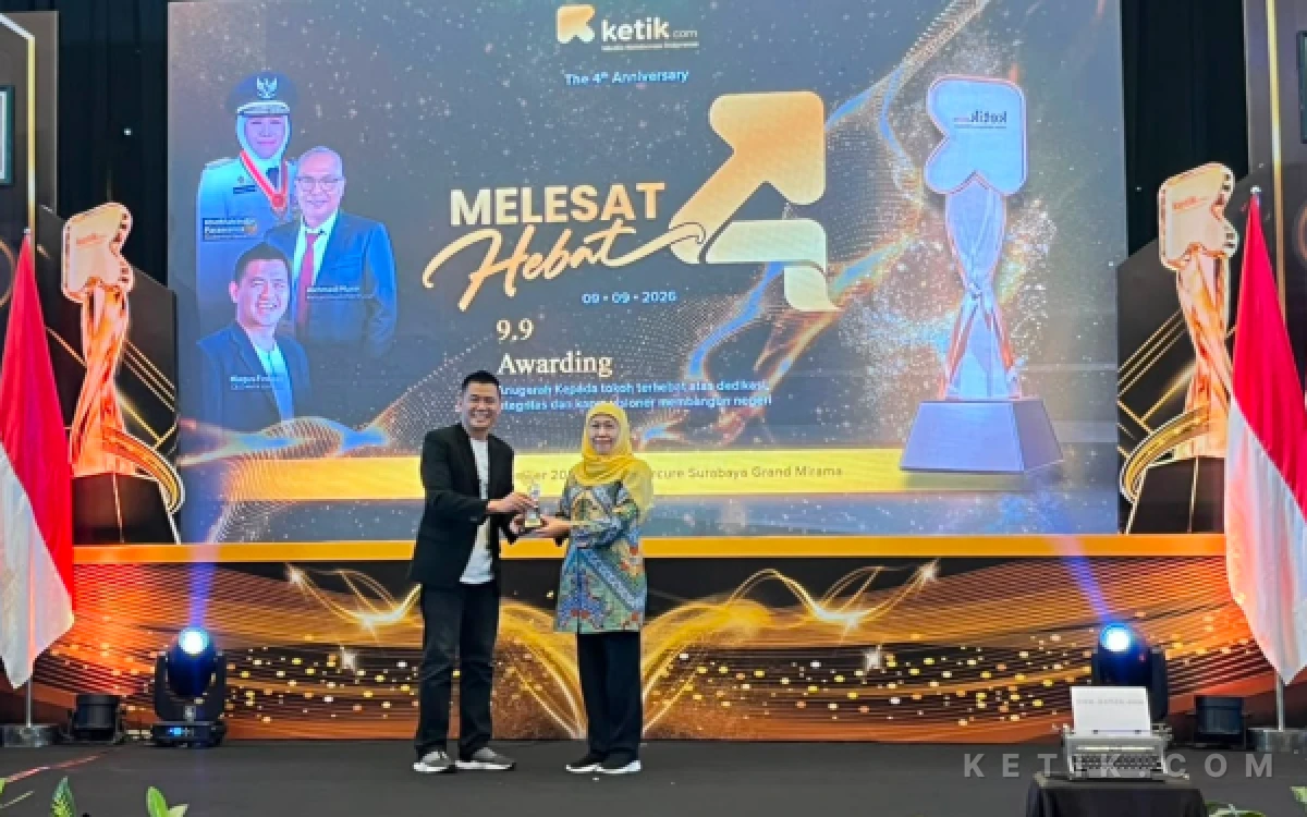 Thumbnail Berita - Hadiri HUT Ke-4 Ketik.com, Gubernur Jatim Khofifah Indar Parawansa Dinobatkan Sebagai The Best Women Leader of The Year