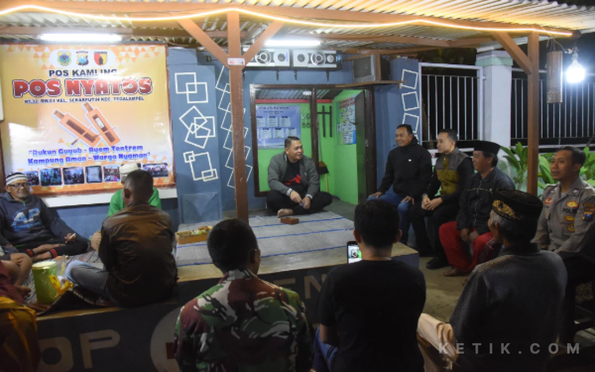 Thumbnail Berita - Blusukan ke Pos Ronda, Kapolres Bondowoso Perkuat Garda Keamanan Berbasis Masyarakat