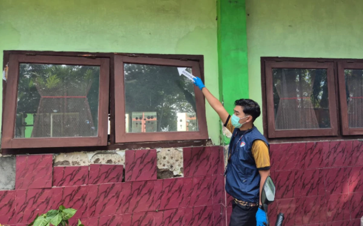 Thumbnail Berita - SDN Gadang 3 Kota Malang Dibobol Maling, Laptop hingga Uang Tunai Raib