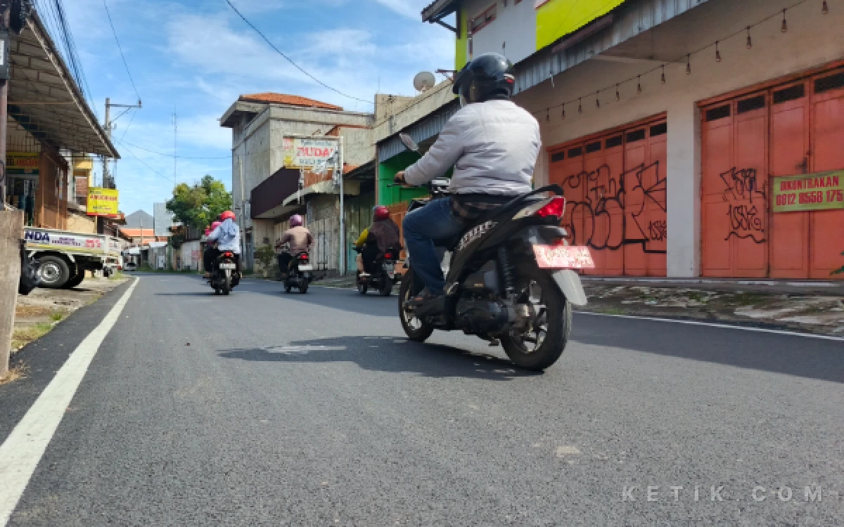Thumbnail Berita - DPUPR Pemalang Tuntaskan Pengaspalan Jalan Sindoro Tepat Waktu