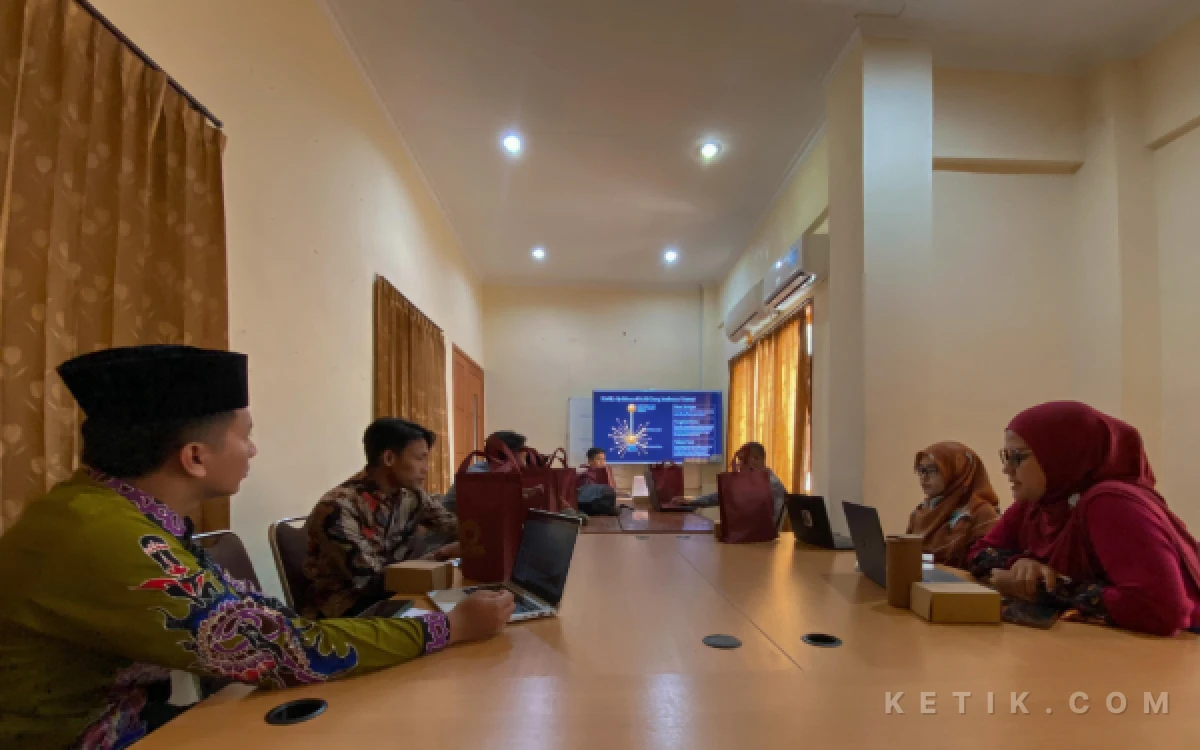 Thumbnail Berita - Presma INKADHA Maulana Wildan Ukir Sejarah, Tampil di Forum Internasional ICONIS 2026