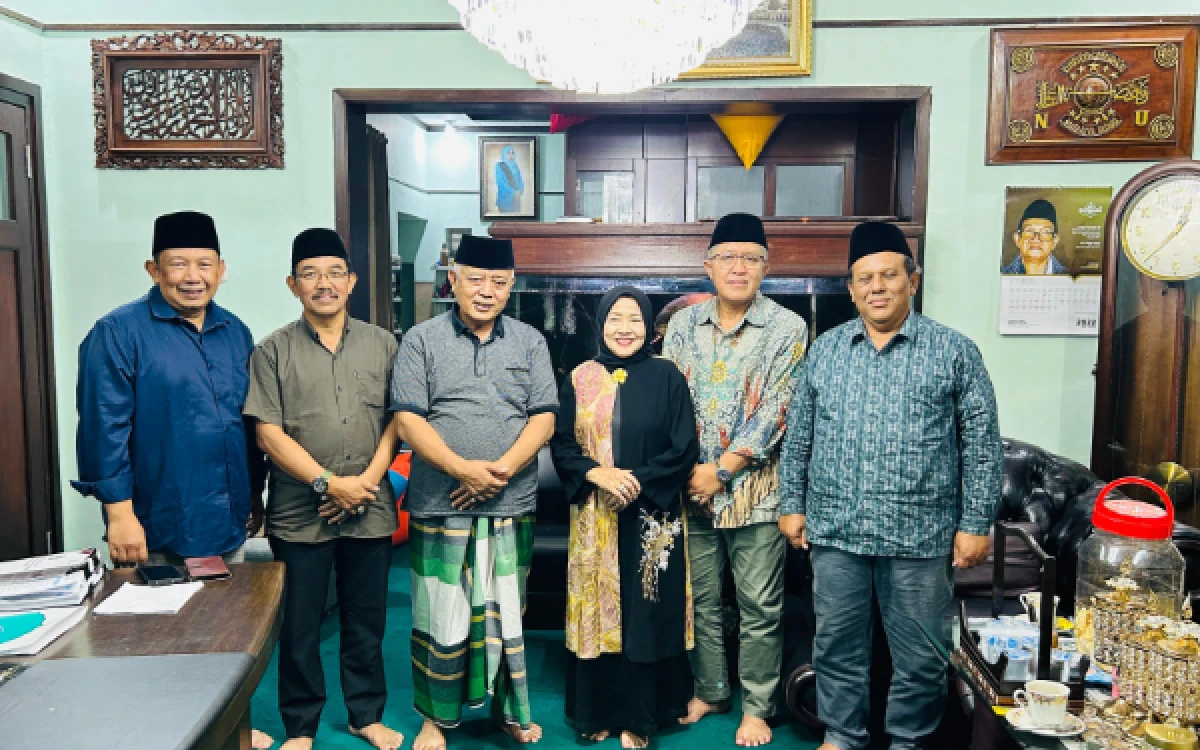 Thumbnail Berita - Kenakan Sarung Hijau, Bupati Malang Terima Laporan Wabup-PKB soal Hasil Audiensi dengan Wapres