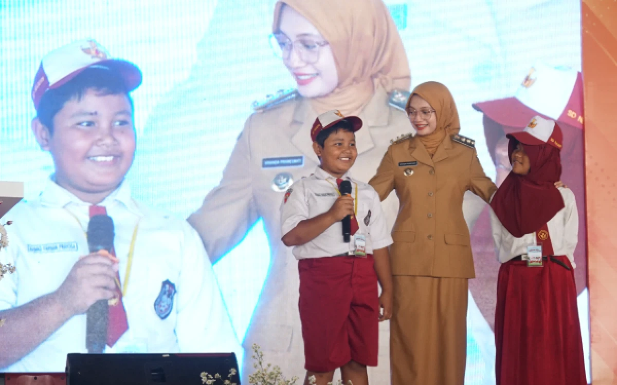 Thumbnail Berita - Haru dan Bangga, Orang Tua Wali Murid Titipkan Masa Depan Anak di Sekolah Rakyat Terintegrasi 2 Kota Kediri