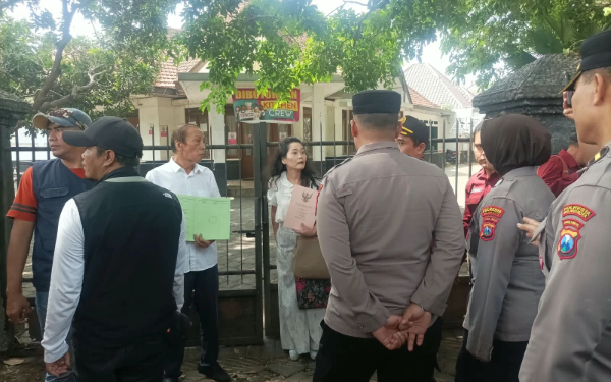 Thumbnail Berita - Sempat Diwarnai Ketegangan, PN Malang Tetap Eksekusi Rumah Rp6 M di Simpang Balapan