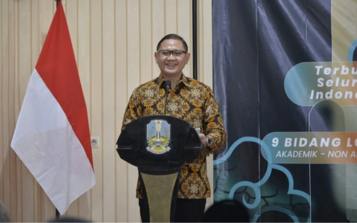 Thumbnail Berita - Kadindik Jatim Buka Final UNISCO 2026, Sampaikan Pentingnya Meraih Prestasi dengan Kerendahan Hati