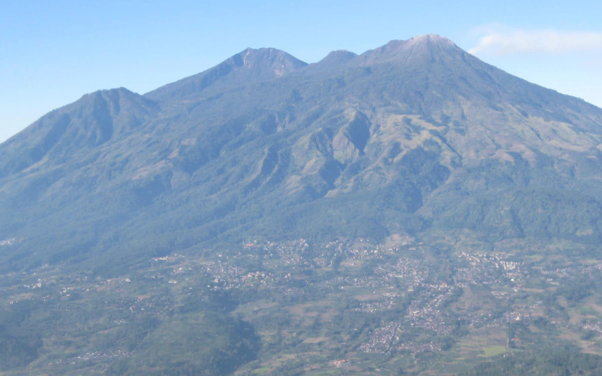 Thumbnail Berita - Mojokerto Punya 10 Puncak Indah yang Wajib Ditaklukkan Pendaki, Ini Daftarnya
