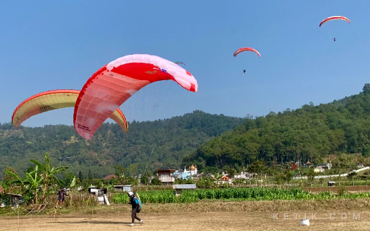 Thumbnail Berita - Wali Kota Batu Cak Nur Minta Venue Paralayang Lebih Aman, Pembinaan Atlet juga Harus Diperkuat