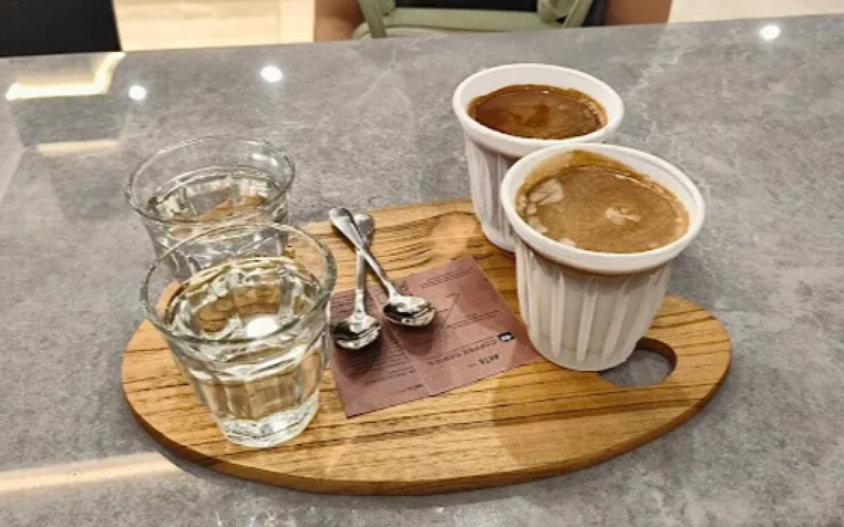 Thumbnail Berita - Rekomendasi Spot Nongkrong di Malang, Arte Coffee & Eatery Sajikan Kopi di Gelas Bersuhu -86°C