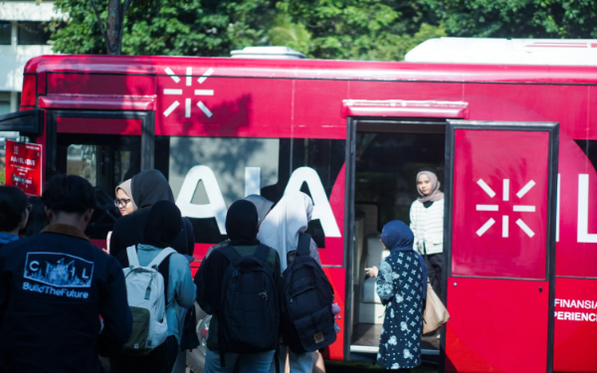 Thumbnail Berita - Bus Edukasi AIA Silabus Datangi UGM, Dorong Mahasiswa Melek Finansial Sejak Dini