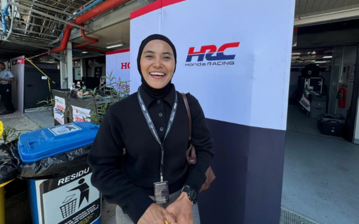 Thumbnail Berita - Ngobrol Bareng Ibunda Pembalap Moto3 Veda Ega di Sirkuit Mandalika, Ini Kebiasaaanya yang Jarang Diketahui
