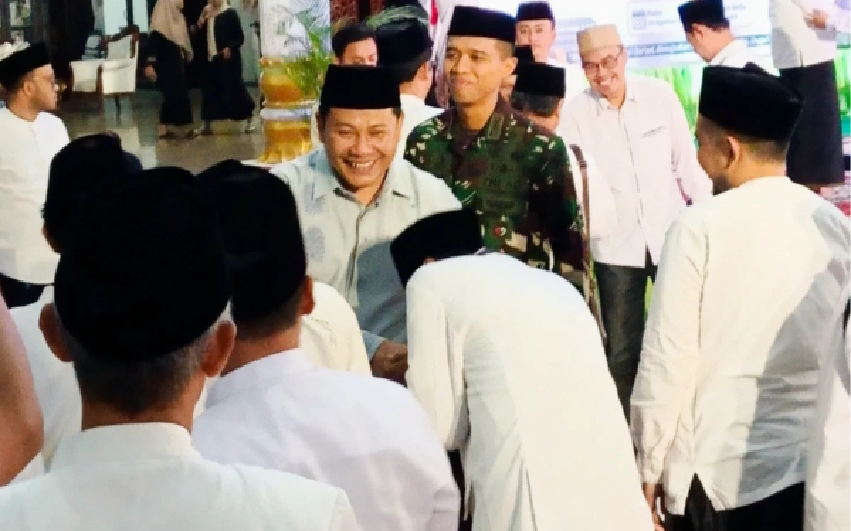 Thumbnail Berita - Insentif Ribuan Guru Ngaji Sidoarjo Cair, Bupati Subandi Tegaskan Tak Boleh Ada Potongan Apa pun
