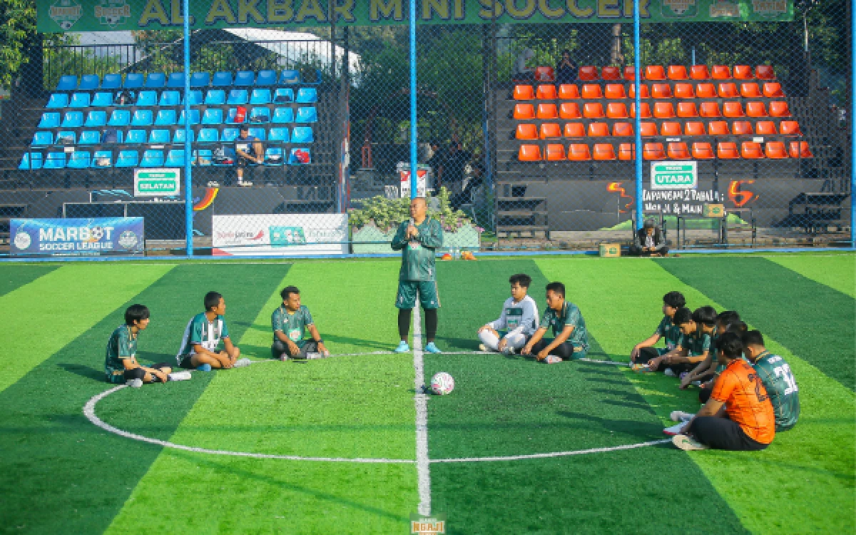 Thumbnail Berita - Padukan Olahraga dan Religi, Ratusan Santri Ramaikan "Ngaji Soccer II" di Masjid Al-Akbar