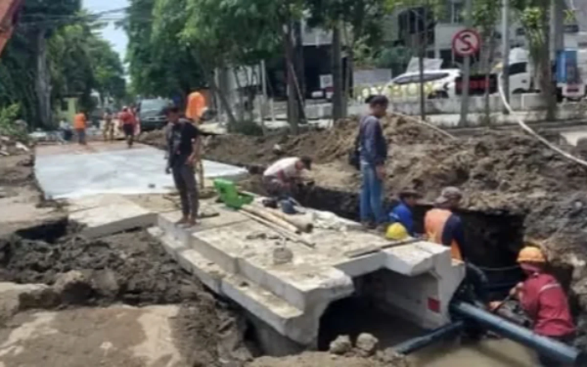 Thumbnail Berita - Hadapi Potensi Hujan Tinggi Akhir 2026, Ini Langkah Pemkot Surabaya Cegah Banjir
