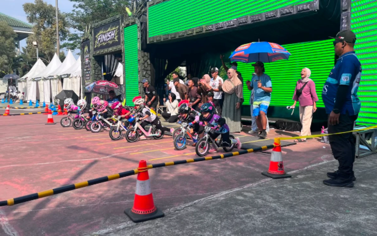Thumbnail Berita - Ratusan Pembalap Push Bike Cilik se-Indonesia Unjuk Bakat di UIN Malang